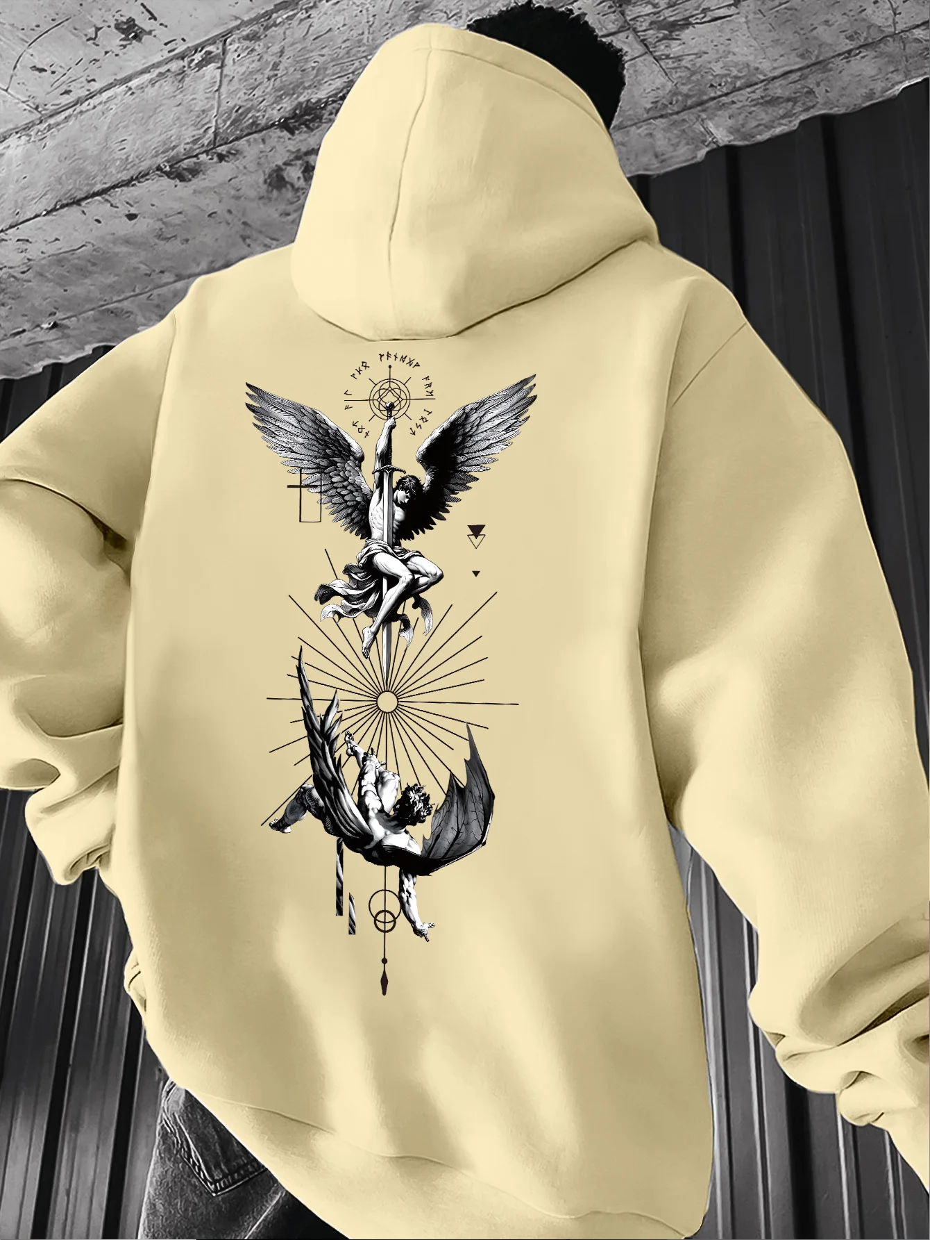 Herren-Hoodie mit Engel- und Dämonen-Kampfdruck, religiöse Mythologie-Grafik, locker geschnittener, übergroßer, dunkler Streetwear-Pullover – Detail 4