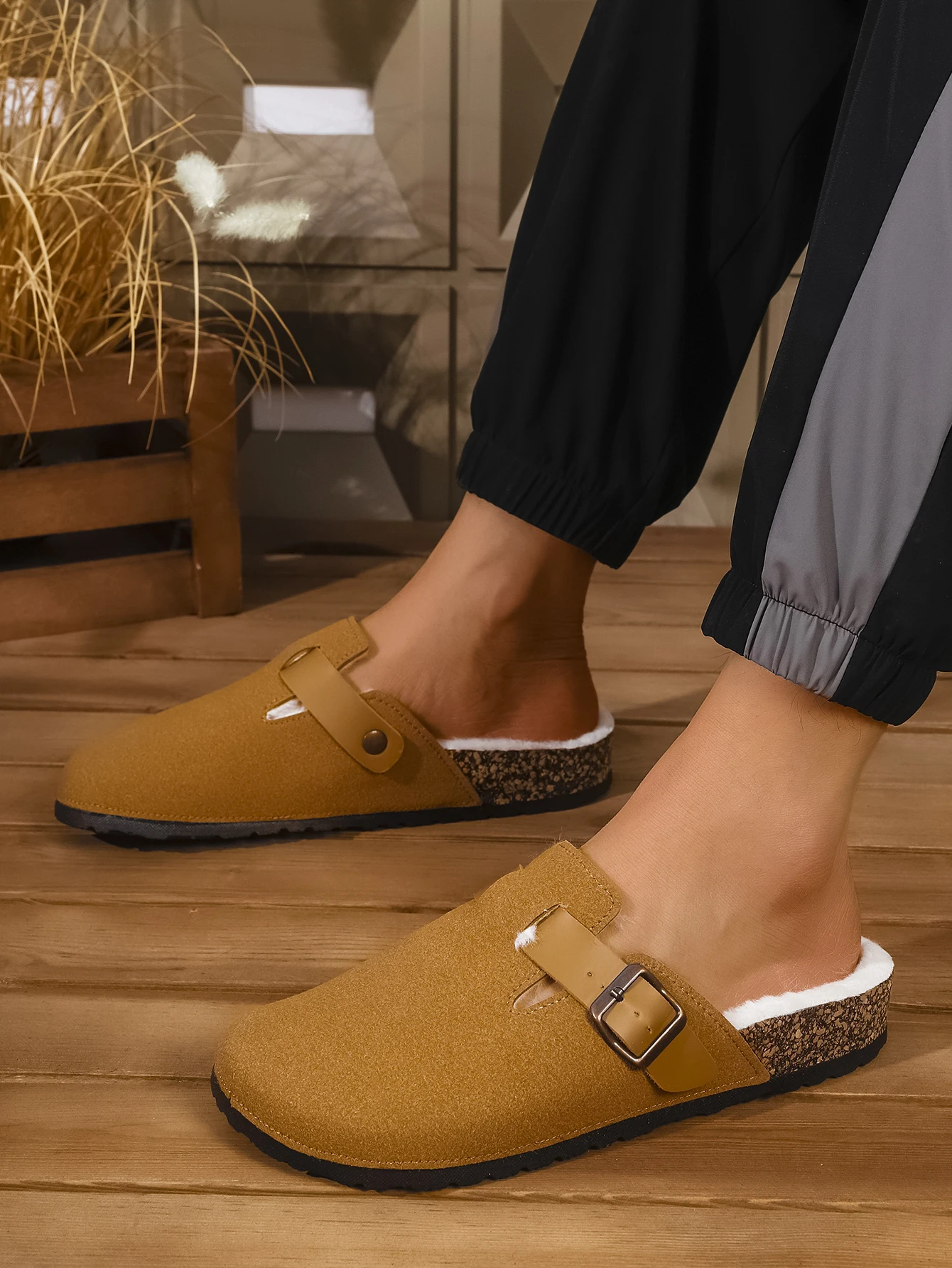 Men's Spring and Autumn Casual Simple Buckle Adjustable Pu Suede Upper Beach Flat Slip-On Outdoor Home Cork Grain Fleece-Lined Warm Closed-Toe Slippers
