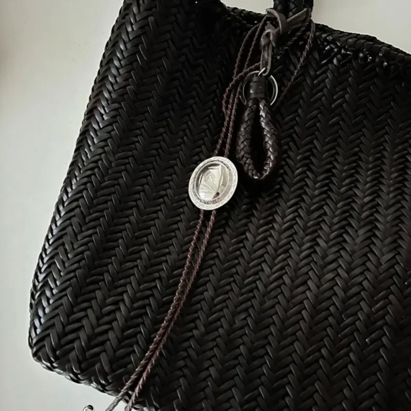 Light luxury niche woven leather rope pendant necklace 24 autumn and winter explosion fashion retro sweater chain commuter