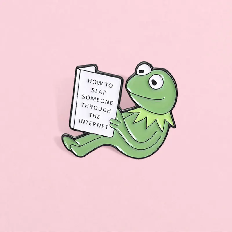 Fun frog reading book metal brooch English internet meme cartoon brooch backpack funny badge accessory