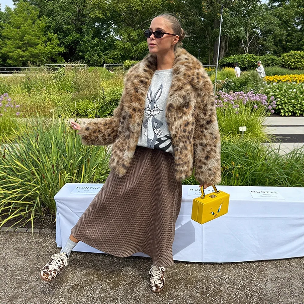 

Leopard Short Faux Fox Fur Jacket Lapel Long Sleeves Plush Coats Stylish Women's Furry Jackets Winter Warm Plush Cardigans 2025