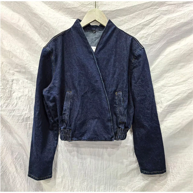 Damen-Jeanshosen-Sets, V-Ausschnitt, lange Ärmel, seitliche Knopfleiste, kurze Mäntel, hochtaillierte Faltenhosen, Herbst-Outfits für Damen, einfarbig, locker geschnitten. – Detail 1