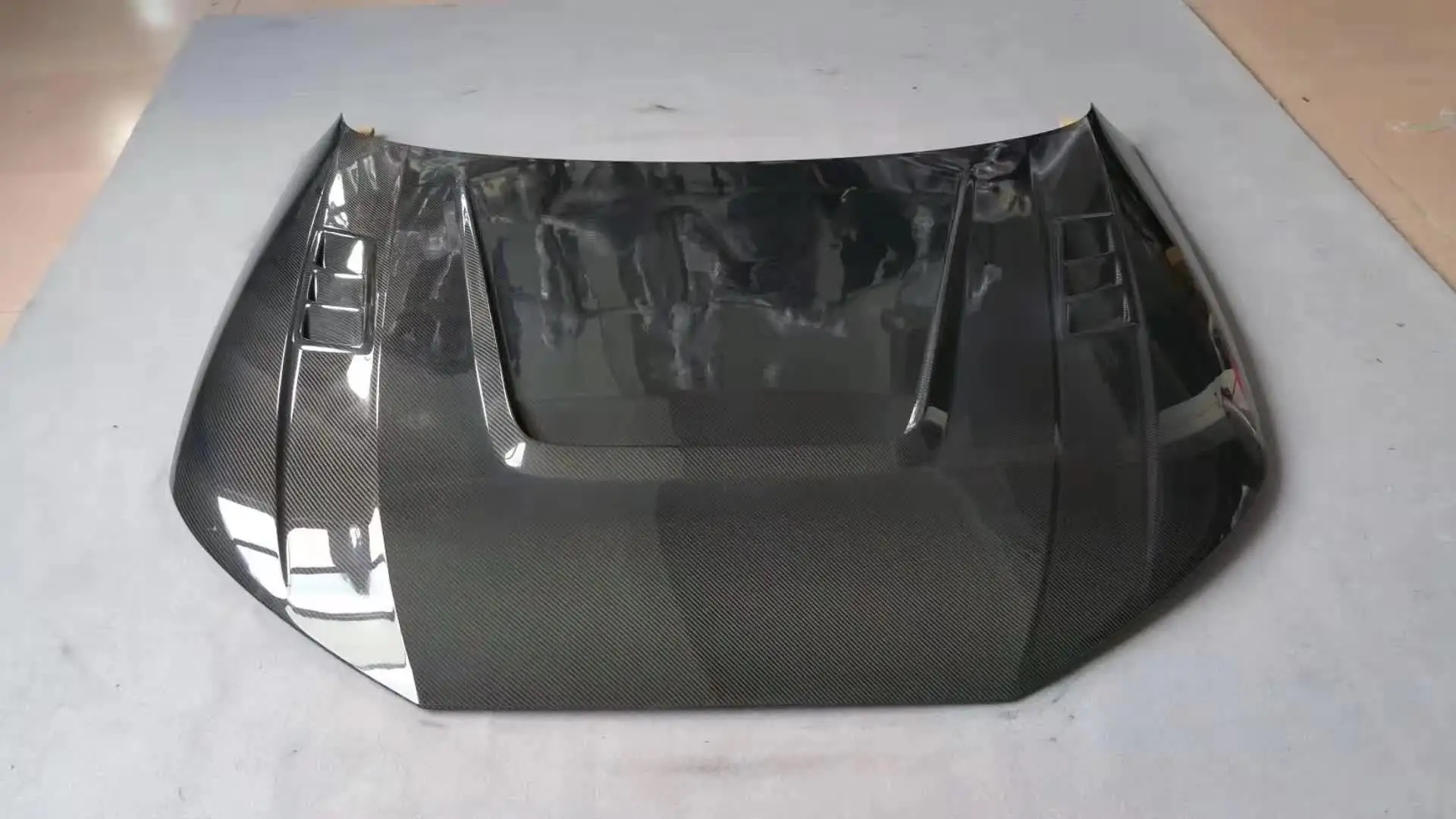 

A4 S4 RS4 B9 Ventilated Design Carbon Fiber Hood