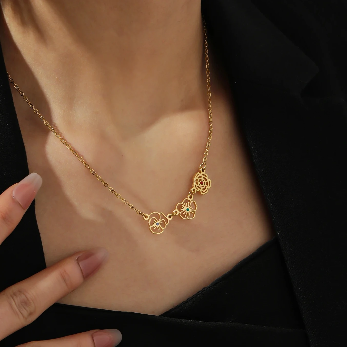 

Ожерелье с цветком рождения на заказ и натуральным камнем, лазерная резка, цветочный кулон, центральный камень, персонализированный мемориальный подарок для нее