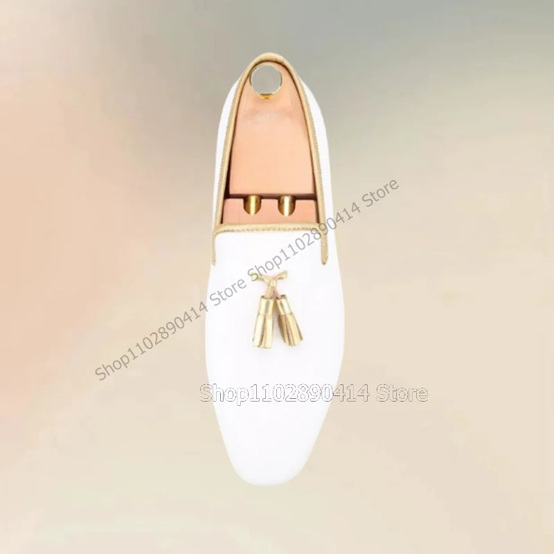 Gold Tassels Decor White Low Top Men Loafers Fashion Slip On Men Shoes Luxurious Handmade Party Feast Banquet Men Casual Shoes