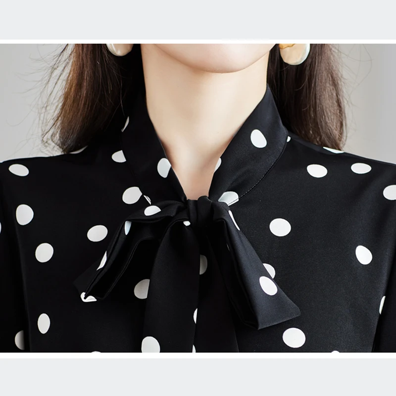 Damesshirt met stippen in Franse stijl, kantoor-casual blouse, losvallende satijnen top met lange mouwen en strik met veters