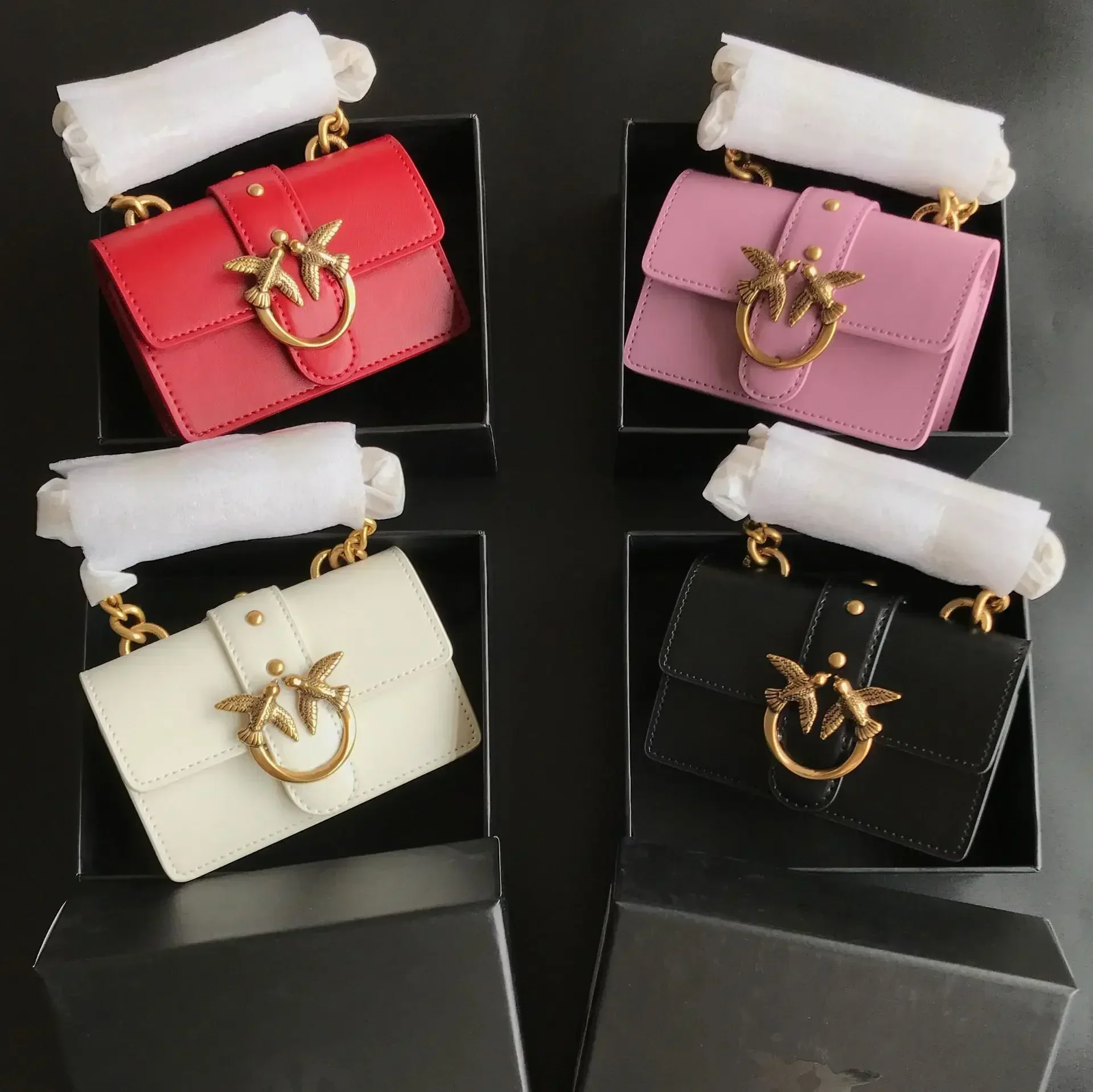 2026 Neue Damen-Umhängetasche in Beige mit V-Steppung, PU-Leder, Goldener Schwalbenverschluss, Ketten-Mini-Schultertasche für den Alltag, Dating, Hochzeit, Bestseller – Detail 7