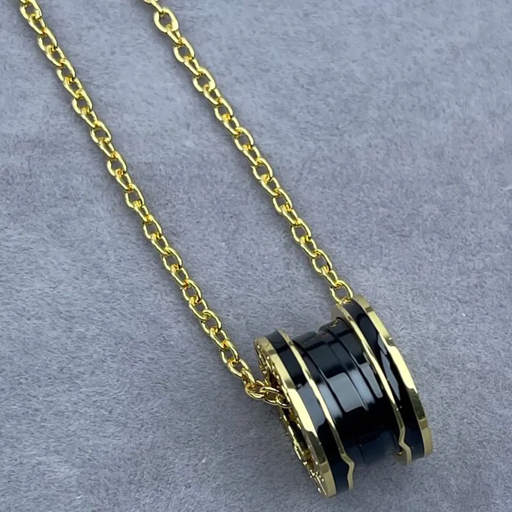 

2026 High-Quality Fashion Classic 925 Silver Spring Chain for Daily Wardrobe Styling