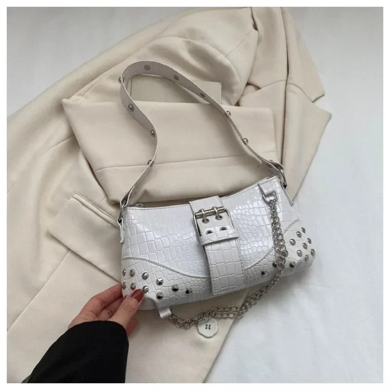 2023 Fashion Women's Shoulder Bags New High Quality  Hot Sale Leisure Versatile Trend Zipper  Rivet Youth Women's Handbags