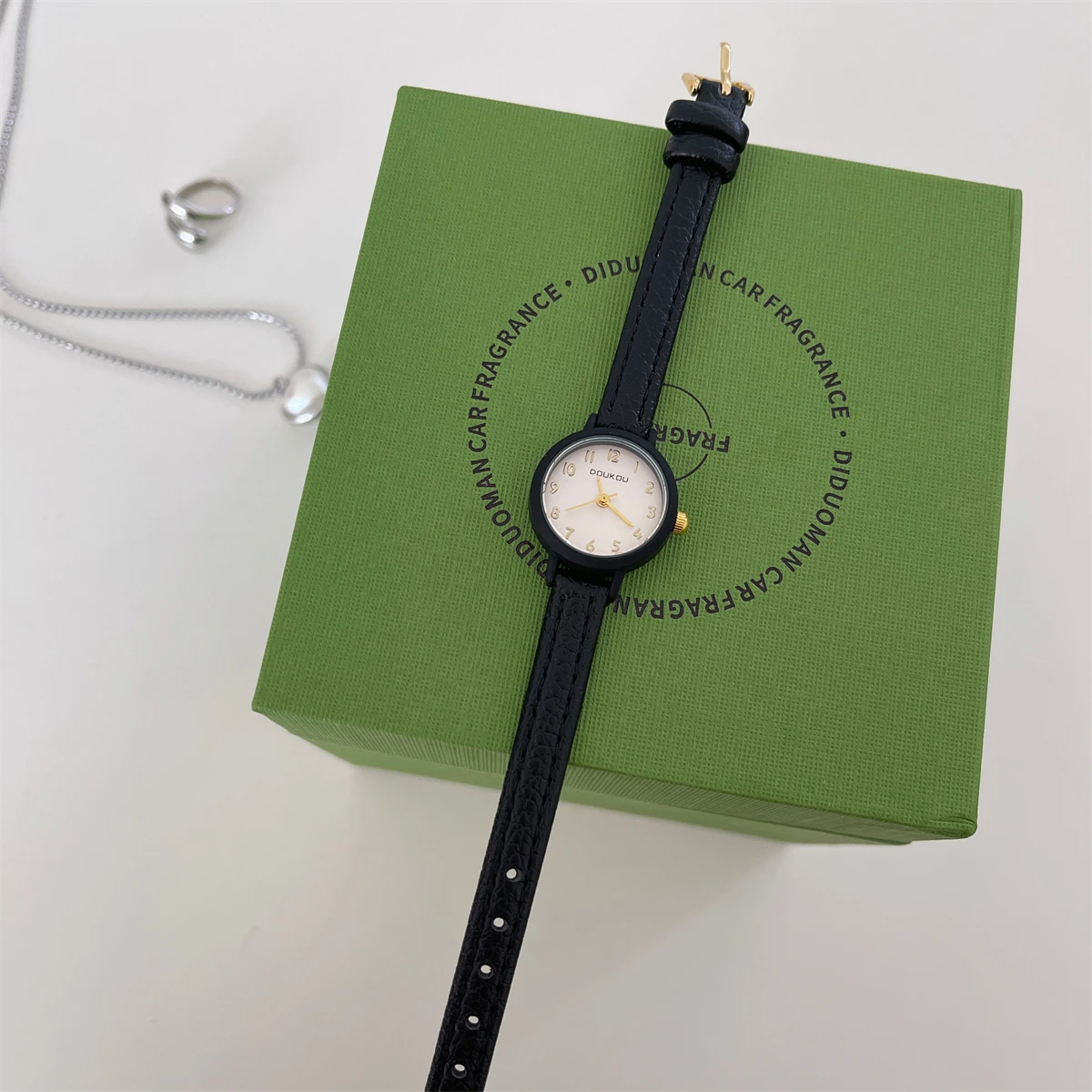 Small dial watch for women, fashionable and simple college style quartz watch, high quality luxury watch, ladies' high-end watch