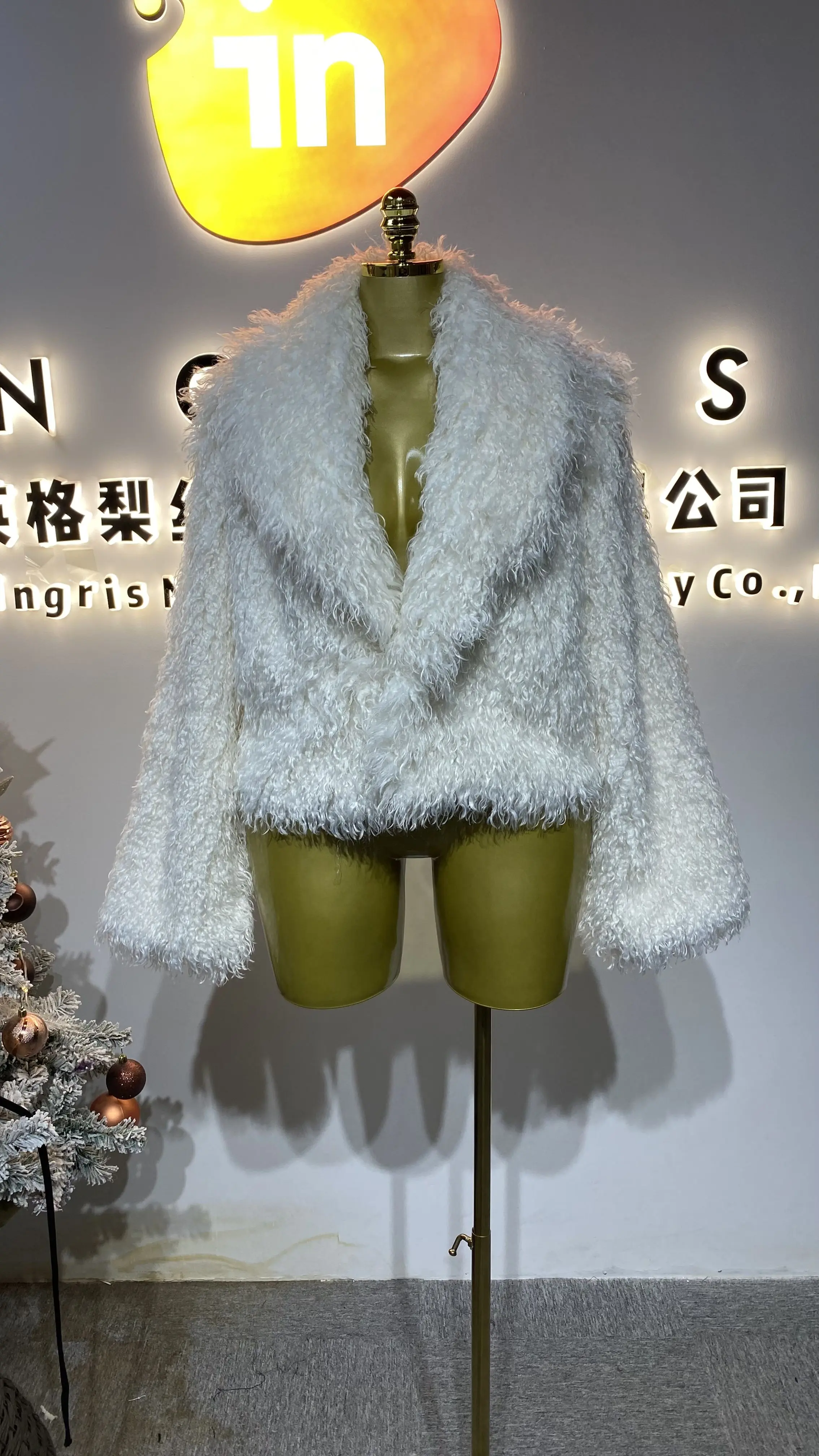 

Luxury tailored winter natural sheepskin jacket, custom-made thick, warm, fluffy and soft sheepskin women's coat-GZXX299