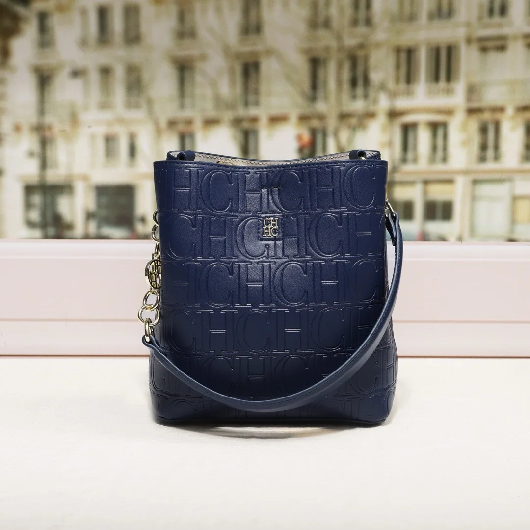 

Trendy High-End Messenger Bag Minimalist Leather For Women With Large Capacity Commuter Simple Design