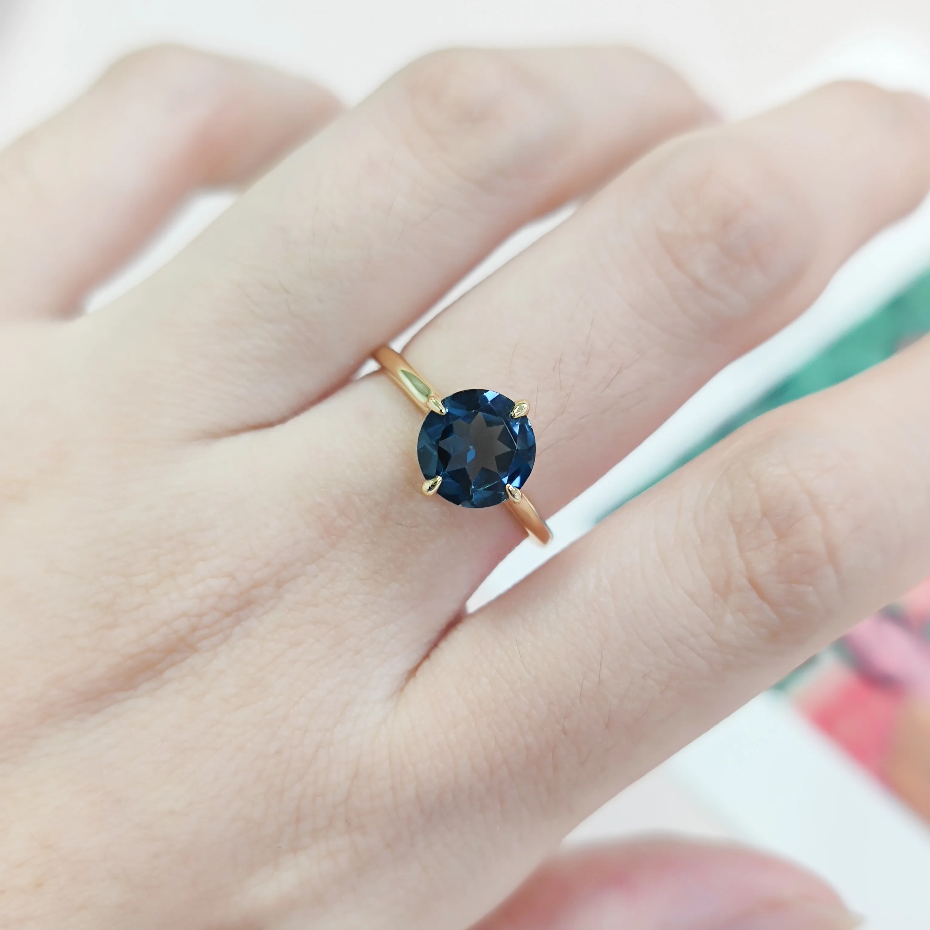 Gem's ballet 18k banhado a ouro prata redonda 8mm 2.67ct londres azul topázio pedra de aniversário solitaire águia pontas anel de noivado para ela