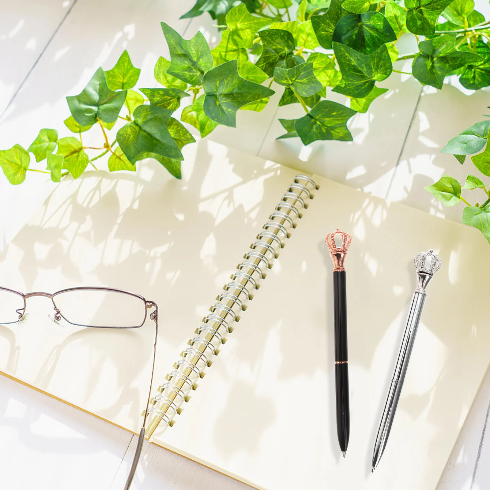 

4Pcs Cartoon Crown Ballpoint Pens Lightweight Portable Writing Pen No Skip Drag Smooth Flow Ideal Student School Office