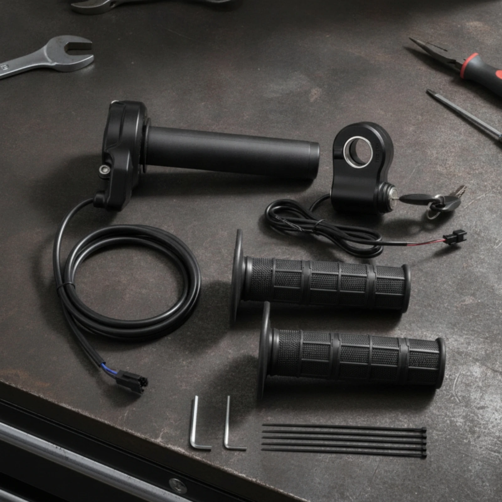 Twist Throttle with Keys Matte Black Throttle Grip Set with Key Universal Responsive for Riders, off-Road, DIY Builds