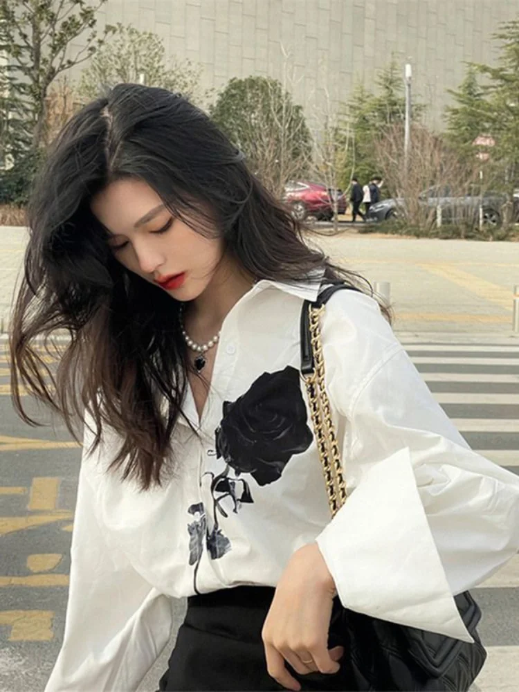 

Шикарные белые рубашки с принтом роз, женские осенние свободные топы с длинными рукавами и лацканами, уникальная французская модная универсальная блузка