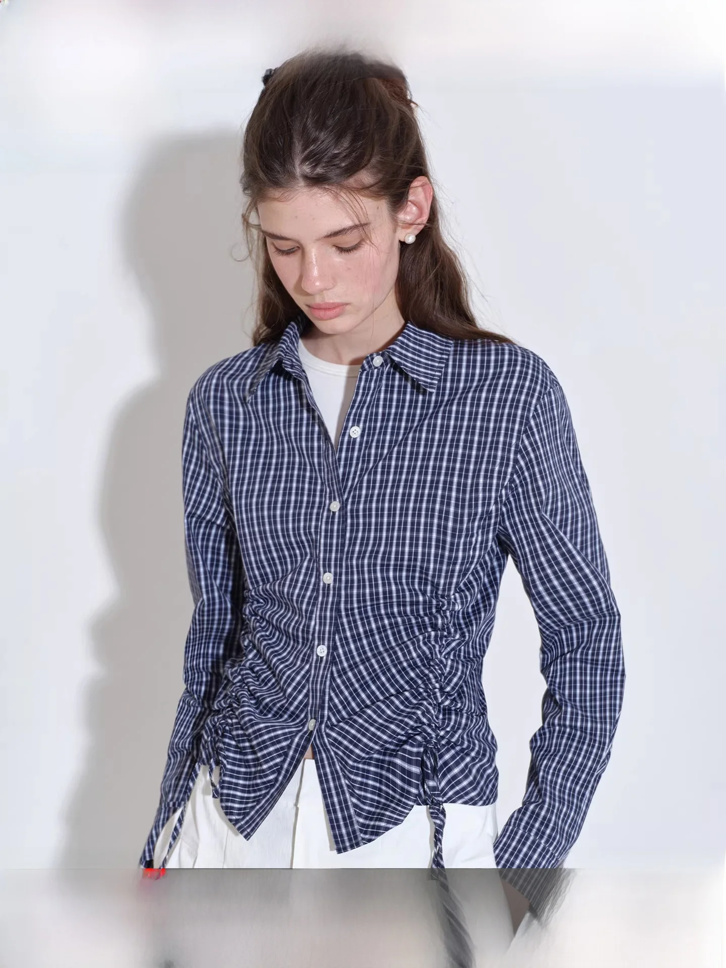 

Женская приталенная рубашка Fano с дизайном Dstring Design, сине-белая в клетку, корейский стиль, из смесового хлопка, с длинными рукавами, для делового и повседневного стиля.