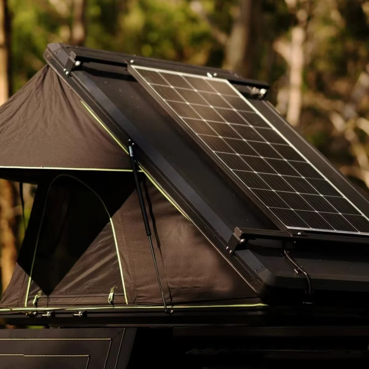 Camping Light Weight Solar Powered Car Roof Top Tent Hard Shell Aluminum 3 4 5 Person Rooftop Tents Skylight with Solar Panel