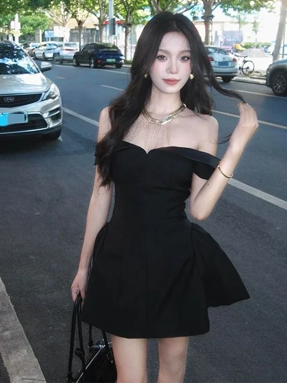 

Sexy Slim Fit Black One Shoulder Bustier Dress for Women High Waist A-Line Skirt Birthday Party Celebration Short Dress