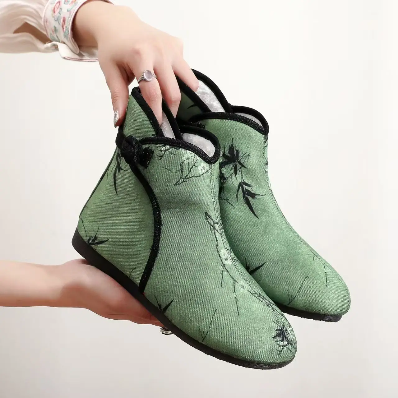 

Women's Winter New Retro Ankle Cotton Boots Increased Internal Round Toe Print Ethnic Style Slip On Hanfu Cotton Shoes