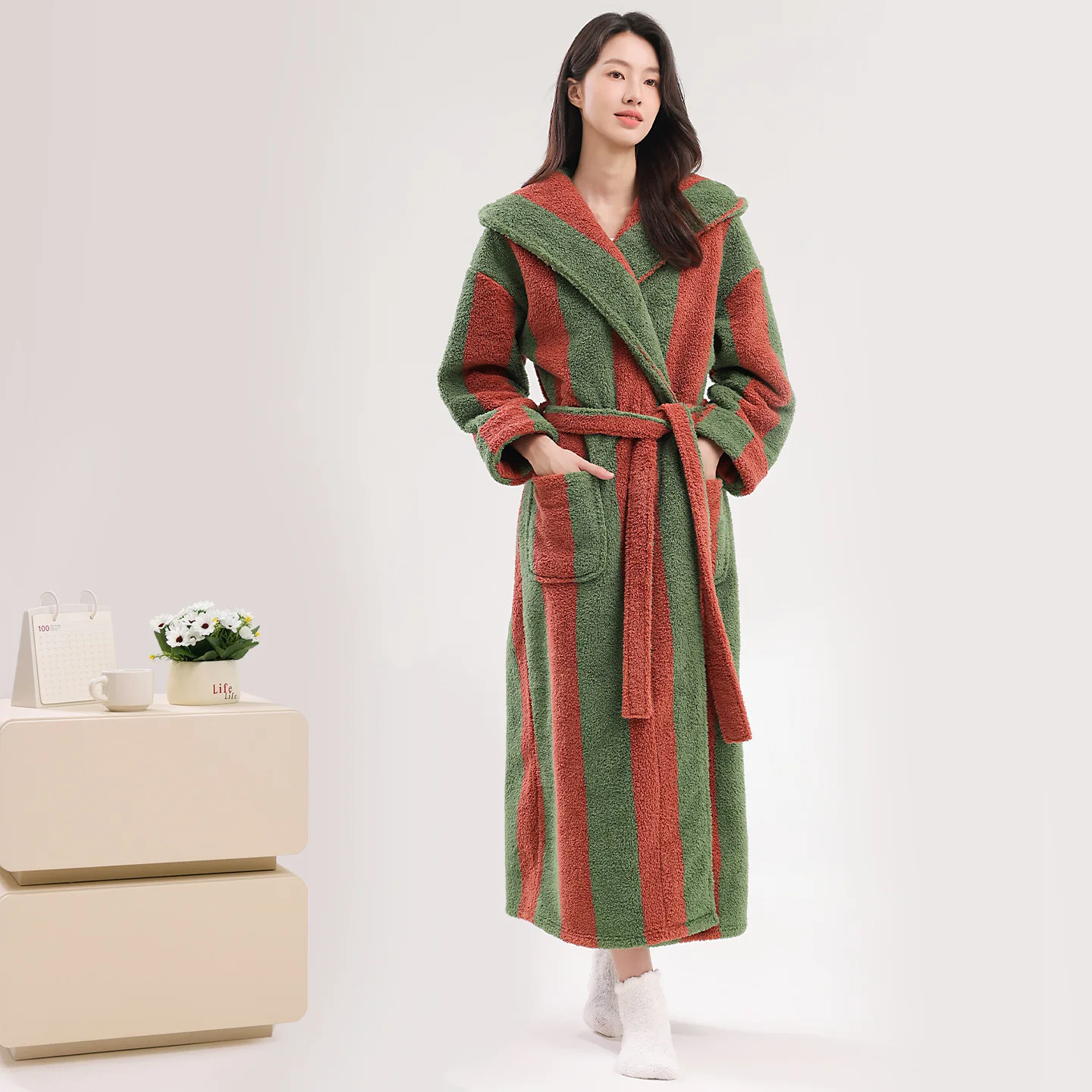 Women Winter Hooded Extra Long Coral Fleece Striped Bath Robe Luxury Peignoir Warm Dressing Gown Men Bathrobe Wedding Robes