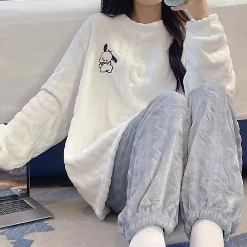 

Ins комплект ночного белья Hello Kitty, пижамы для девочек, коралловые бархатные брюки, домашняя одежда с длинными рукавами, милая теплая студенческая одежда с героями мультфильмов для ношения на улице