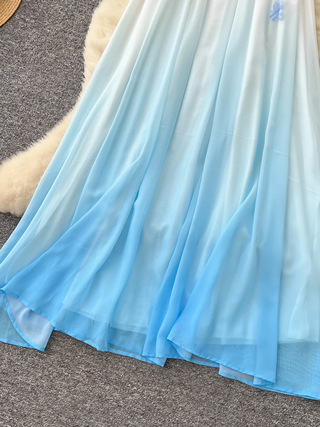 Letnia, zwiewna spódnica w kolorze druhny, z luźnymi ramiączkami, wysokim stanem, o kroju litery A, długa, z kwiatowym wzorem 3D, w stylu koreańskim, idealna do pracy.