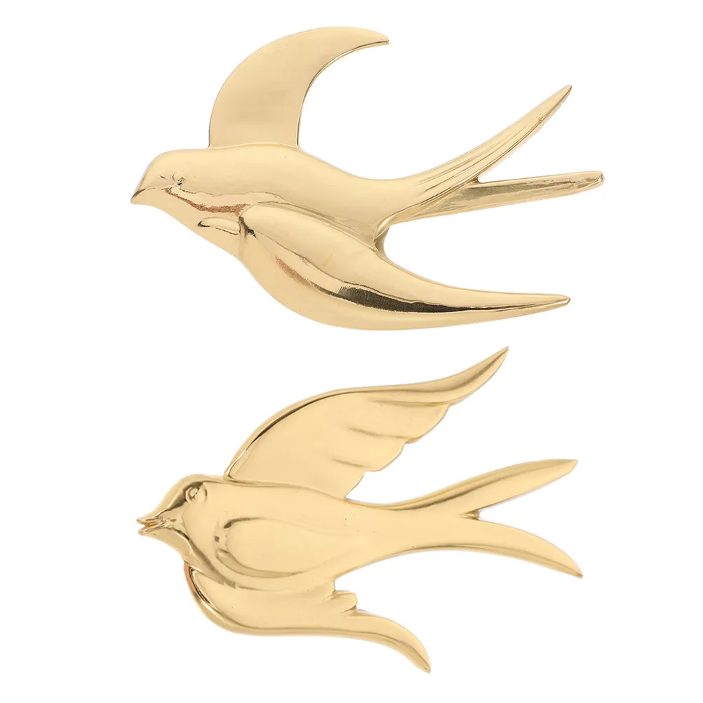 2Pcs Brass Swallow Wall Art Decoration Vintage Flying Bird Sculptures Elegant Home Wall Mounted Ornaments Vintage Floral Bird