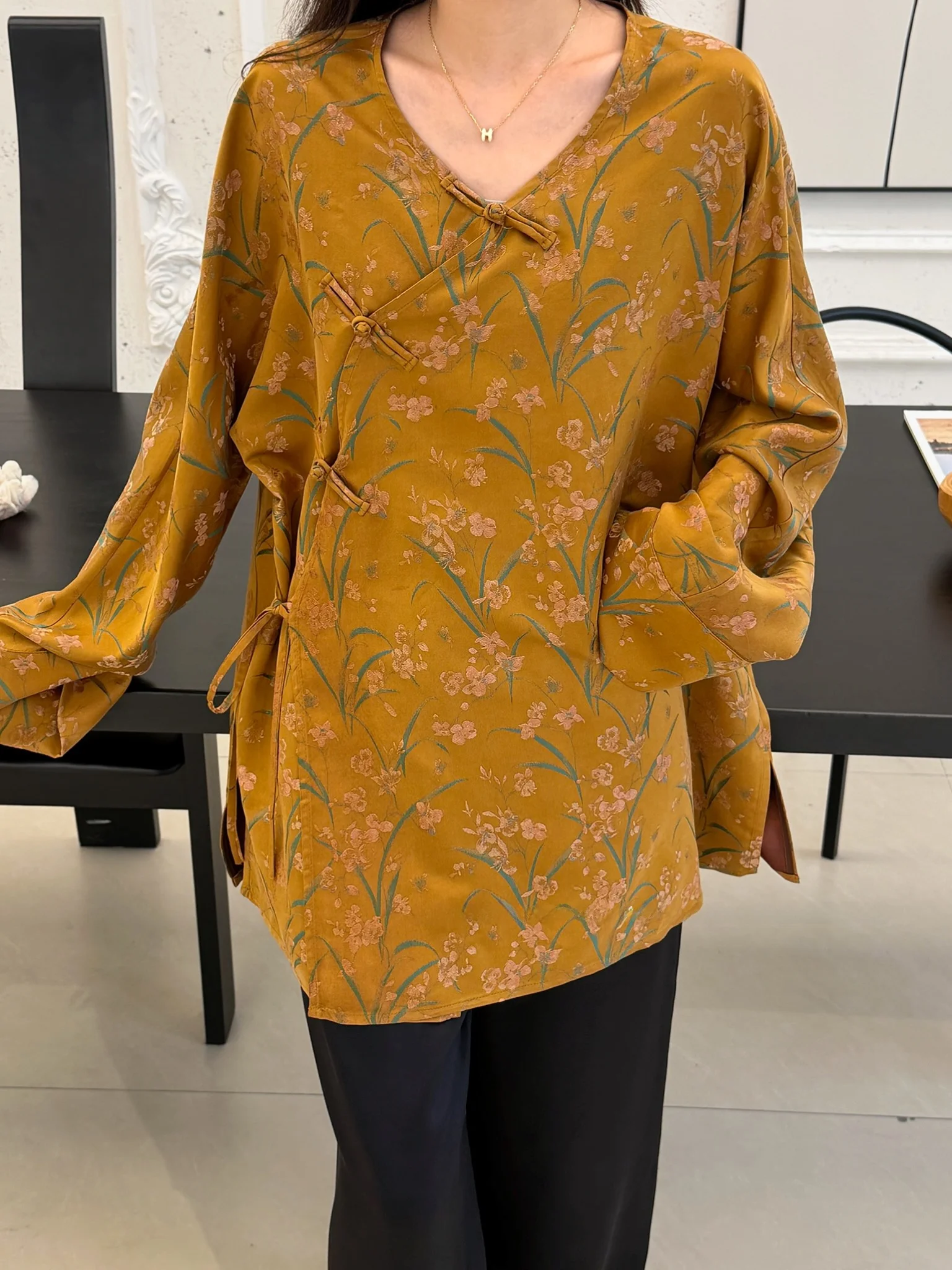 

Новый китайский свитер из 100% шелковой ткани Xiangyun, 35 момме, в национальном стиле, новая модель, длинный рукав, V-образный вырез