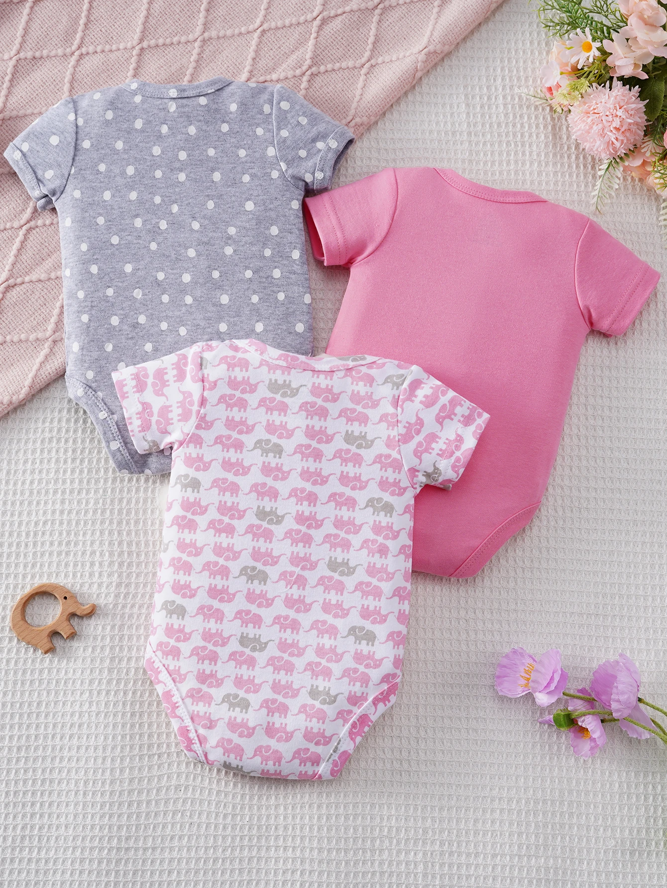 3-Piece Set of Baby Girl Rompers, Cartoon Animal Embroidery Pattern, Summer Short-Sleeve Snap-Button Romper, Suitable for Newborn Girls Aged 0-12 Months