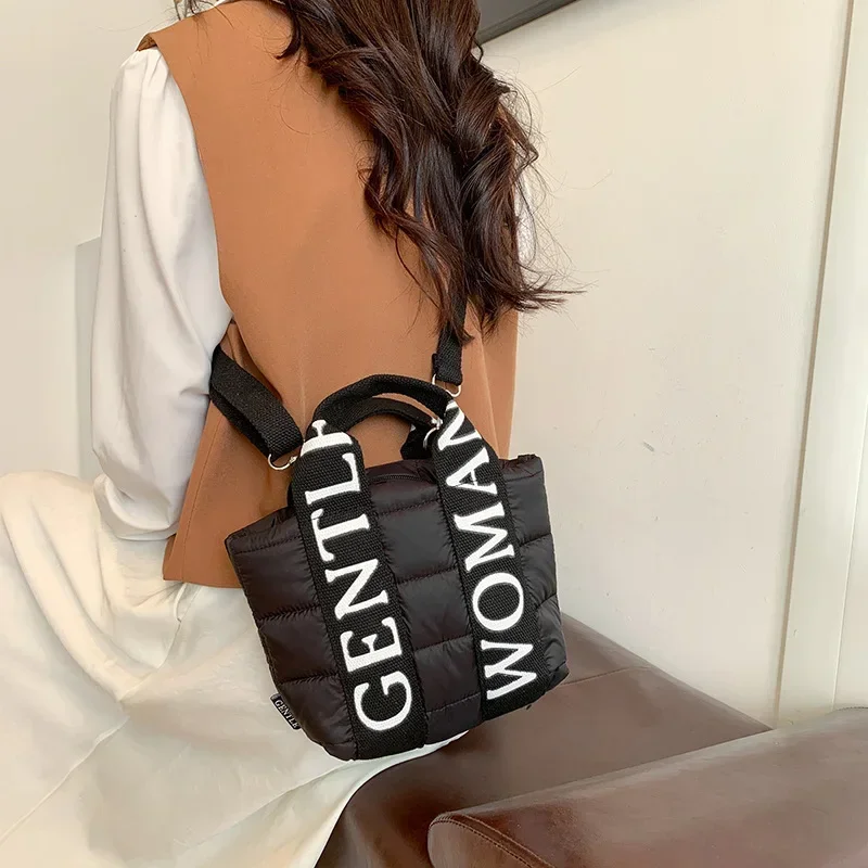 Новая роскошная квадратная сумка 2025 года, сумка через плечо с контрастной монограммой, трансформируемая рука/плечо, многофункциональная дневная и ночная сумка