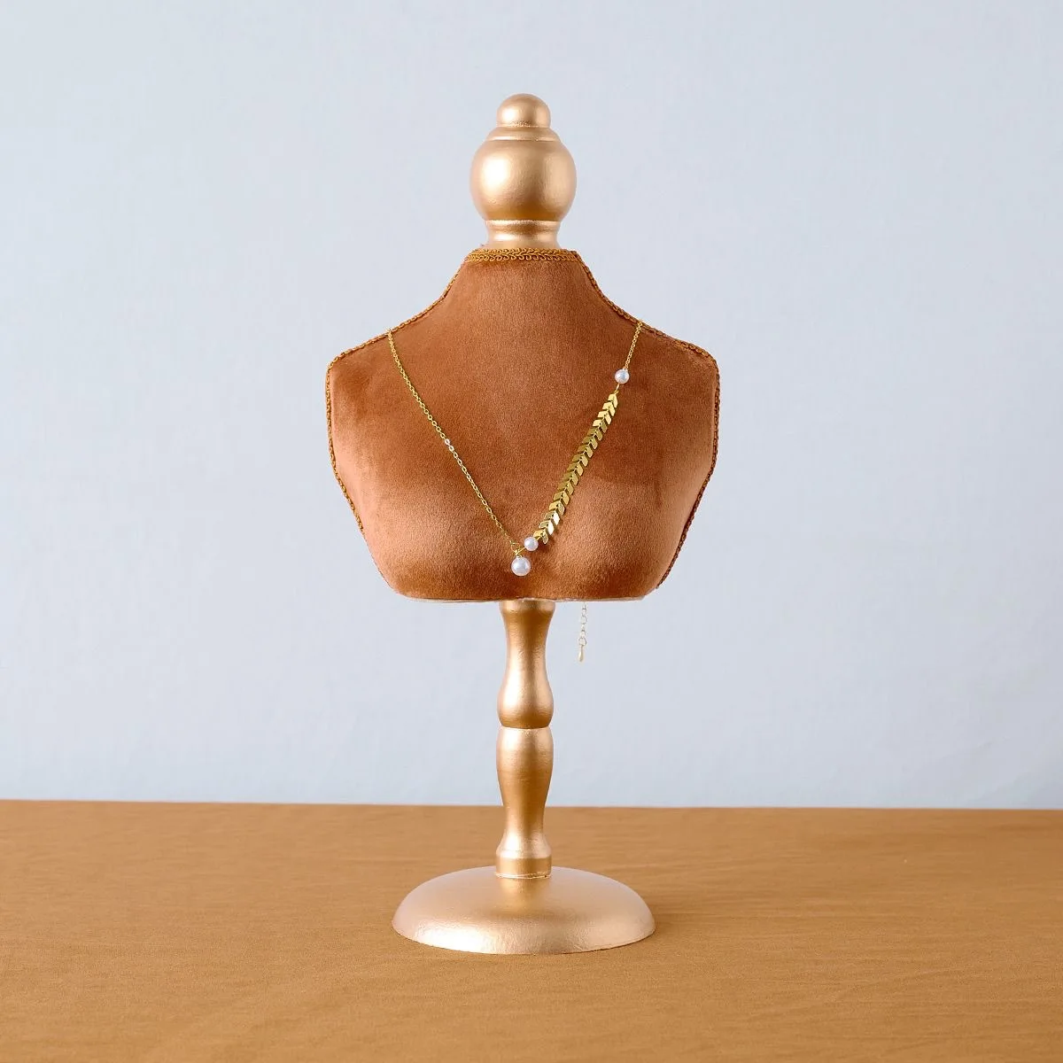 New Mannequin Neck Display Stand for Jewelry, Necklace Showcase Holder with Detachable Base, Window Display & Storage Organizer