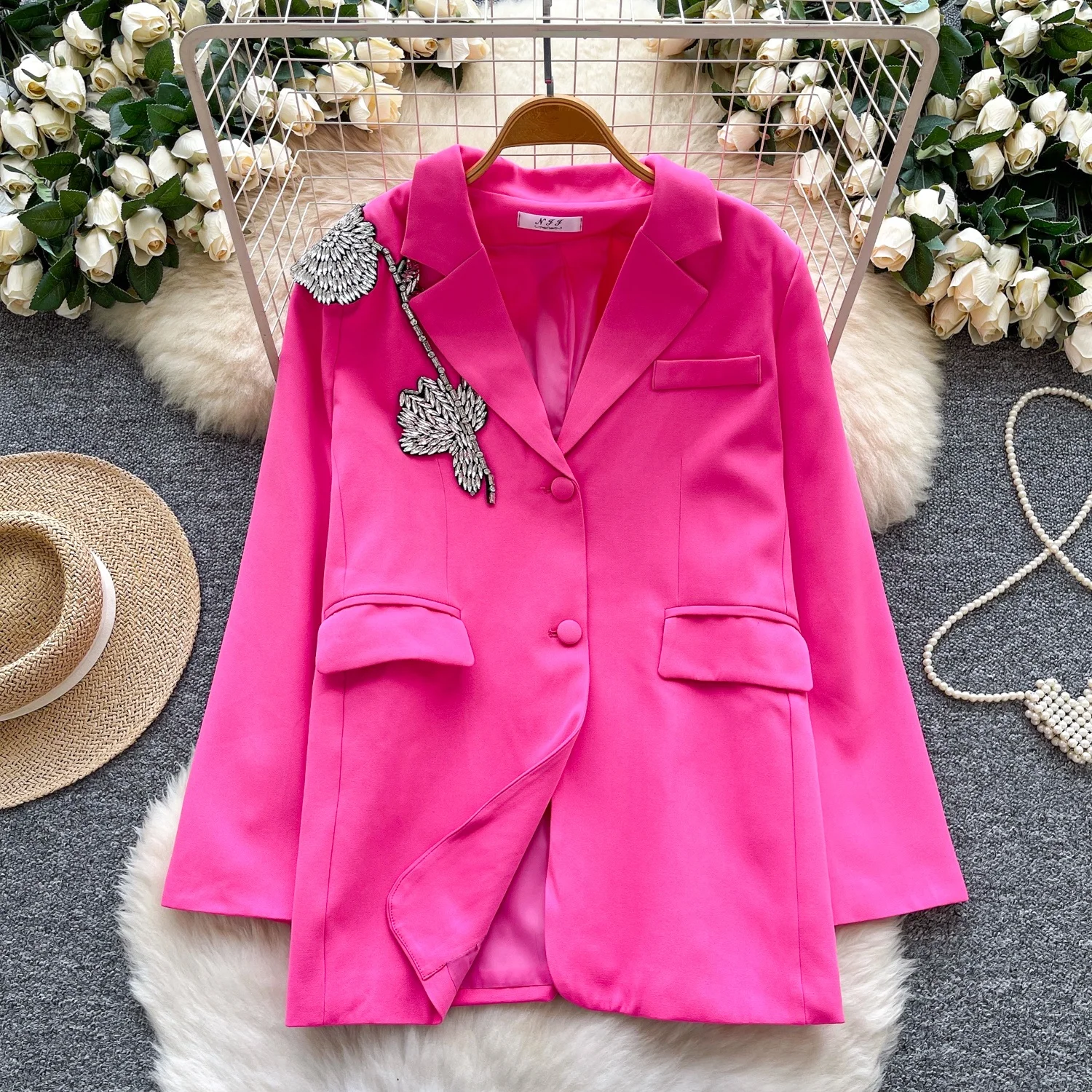 

Clothland женский пиджак из бисера с зубчатым воротником и длинными рукавами, белая, черная куртка, женская верхняя одежда, пальто Mujer CB218