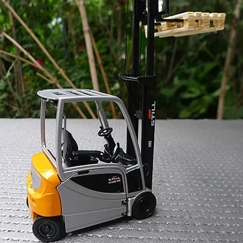 Diecast 1:25 Scale RX20-20 German alloy forklift truck Collection of Static decoration Souvenir gifts for adult boy