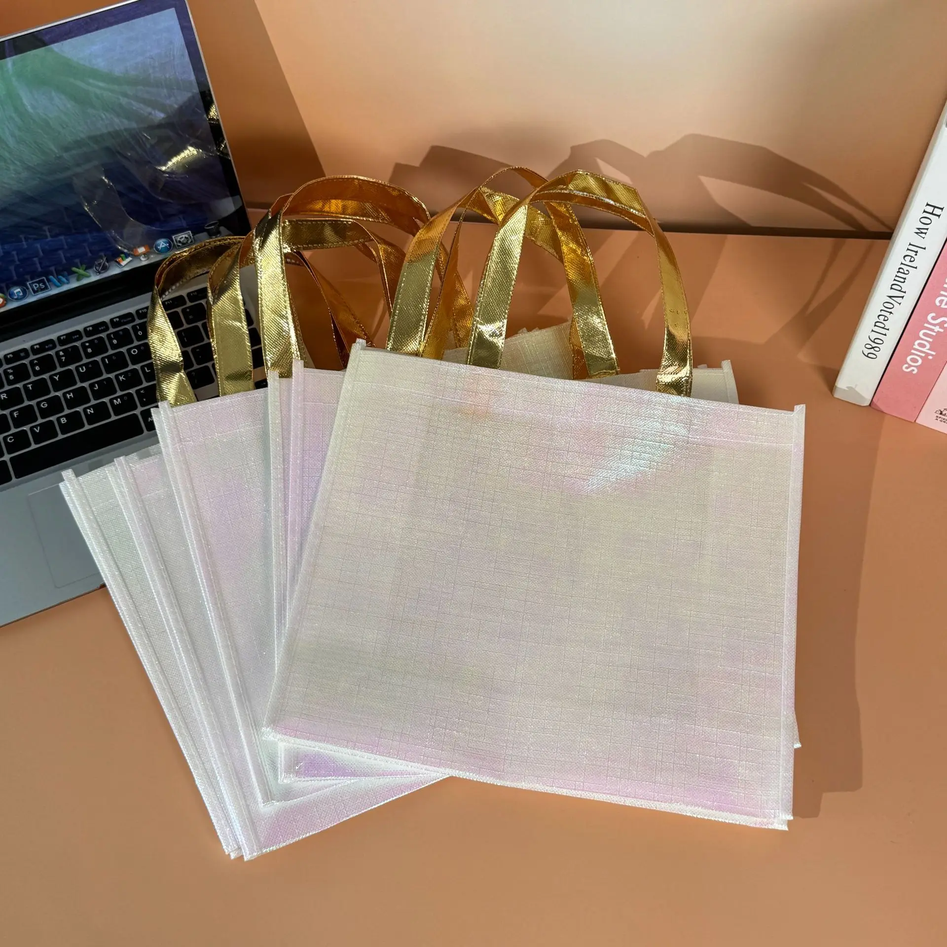 5pcs/10pcs Gold handle Metallic Shopping Tote Pink Rainbow Iridescent Holographic Non Woven Bags Party Wedding Gift shopping bag