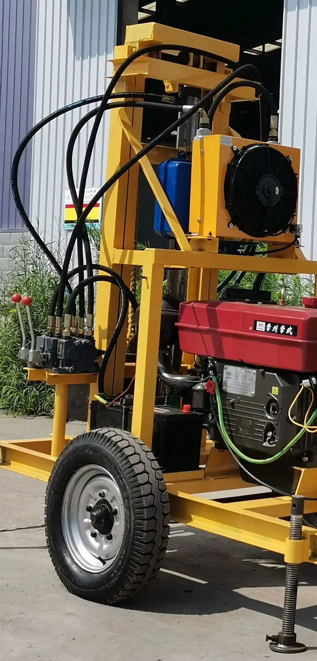 

Индивидуальные дизельные буровые установки мощностью 22 л.с. Буровая установка для водяных скважин. Буровая установка для шахтных сверл глубоких скважин.