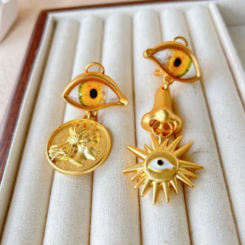 Vintage Gold Color Eyes Eyelashes Nose Asymmetrical Shaped Earrings Unique Design Women Fashion Birthday Party Jewelry Gifts