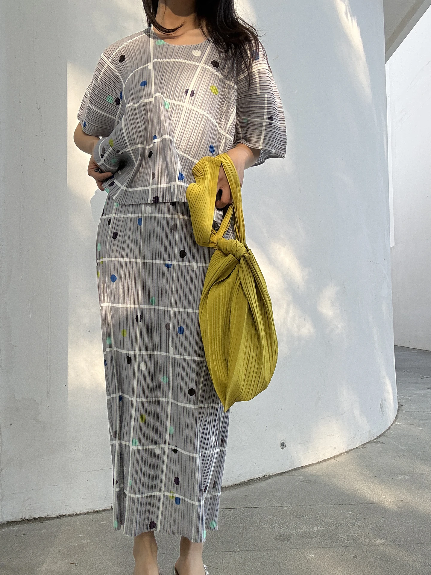 

Синий комплект из плиссированной прямой юбки в горошек и футболки с коротким рукавом в японском стиле для женщин, из высокоэластичного полиэстера