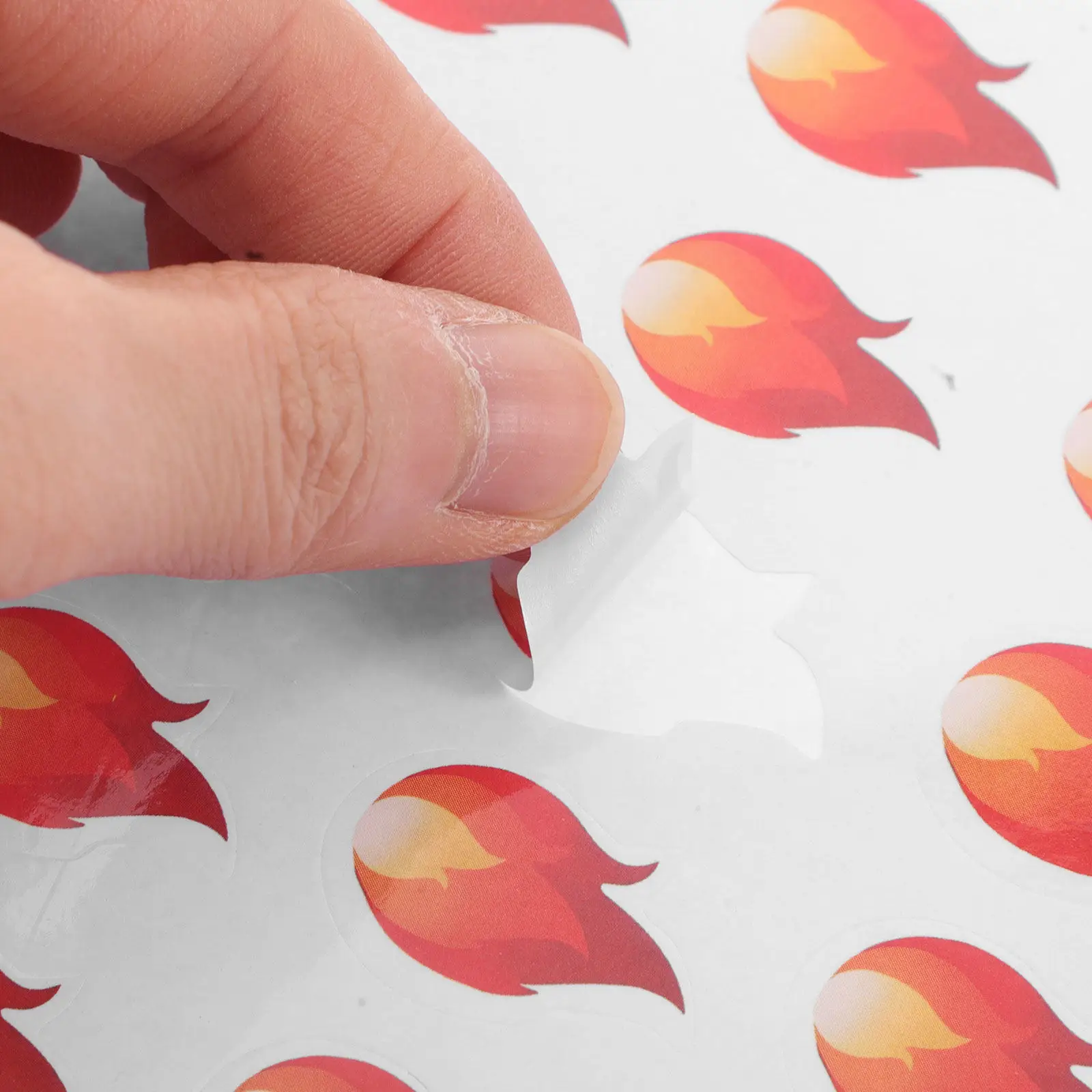 500Pcs Mini Fire Stickers Flame-Shaped Waterproof Oilproof Adhesive Decals for Laptops Notebooks Water Bottles Jars Spice