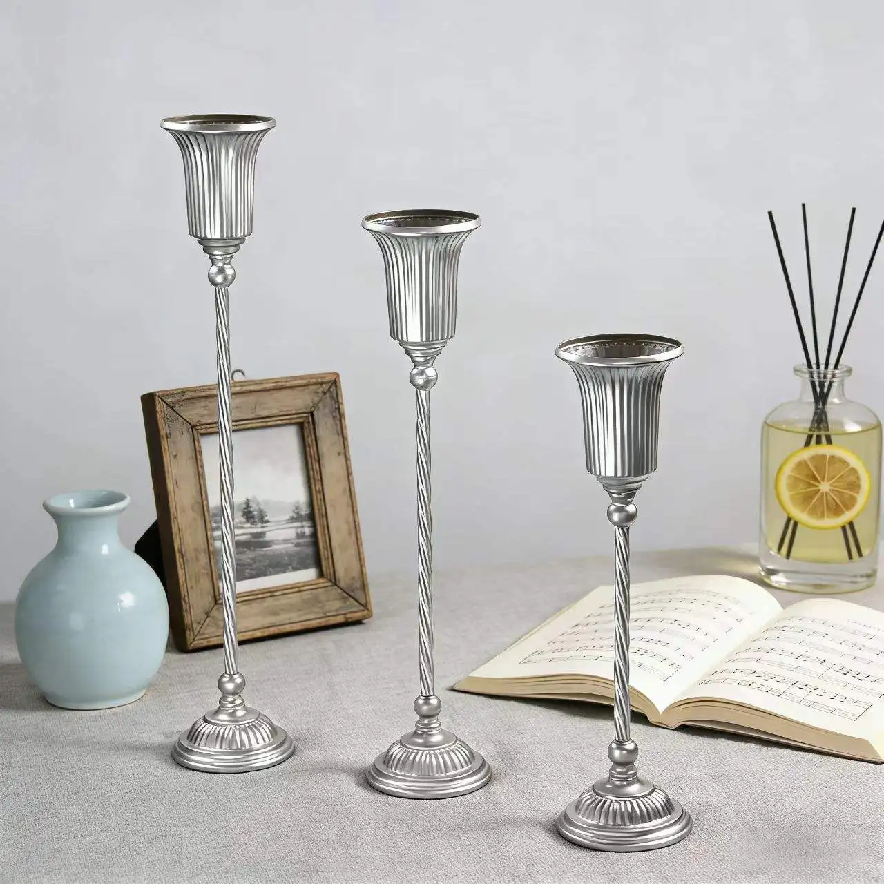 Silver Twisted stem Iron Planter Vintage Goblet Flower Vase Wedding Table Centerpiece Vase for Banquet Floral Display Vessel
