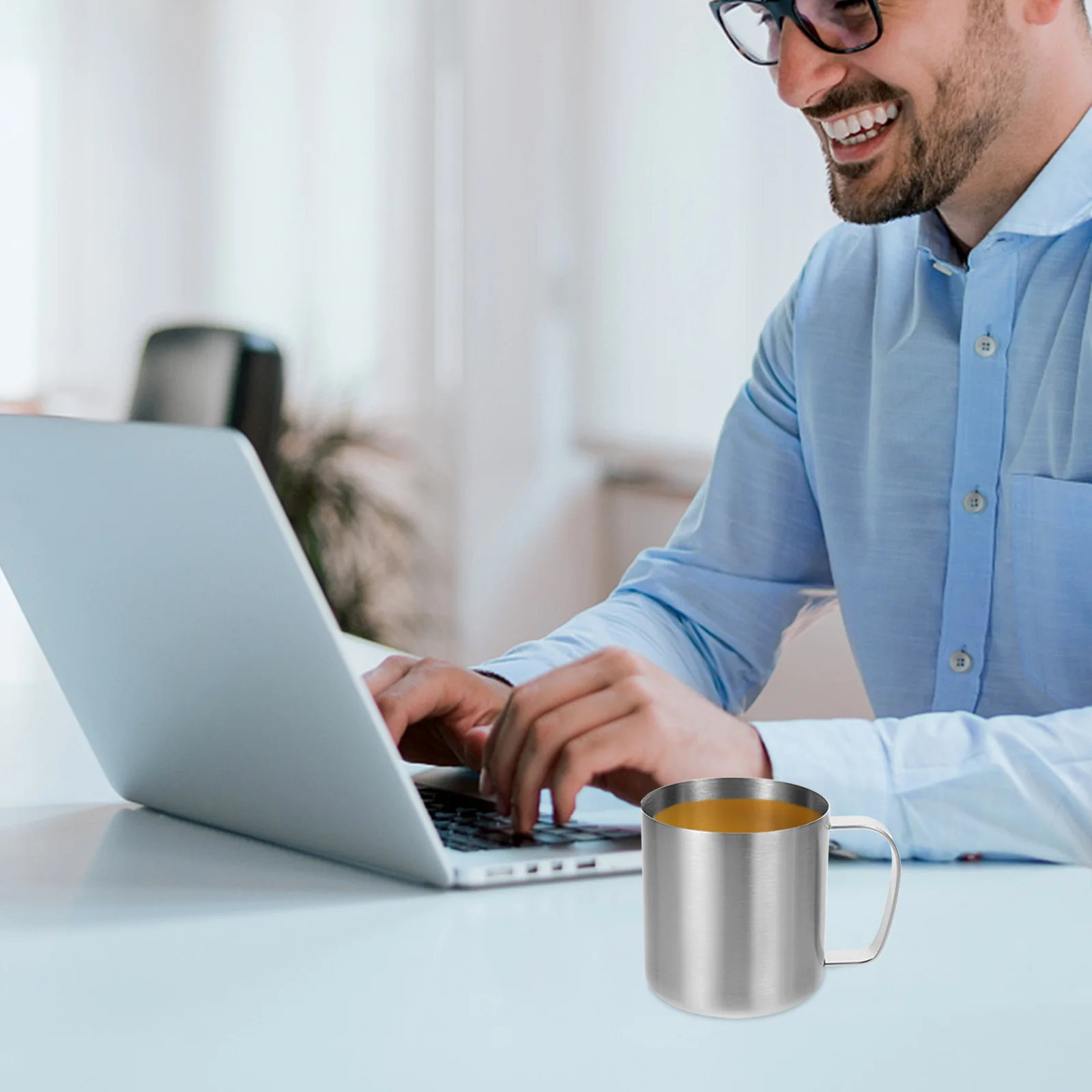 

Stainless Steel Drinking Cup 480ml 304 Wire Drawing Sanding Process Single Wall Smooth Surface Sturdy Handle Beer Wine Mug