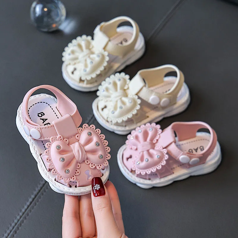 

In 2025, the latest popular women's sandals feature floral designs, sweet and lovely bows, lightweight and breathable materials,