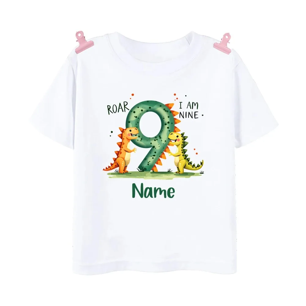 Personalisiertes Dinosaurier-Geburtstags-T-Shirt für Jungen zum 3. Geburtstag mit Aufschrift „Roar I Am Three“ Kinderparty-Outfit Individuelles Geschenk – Detail 7
