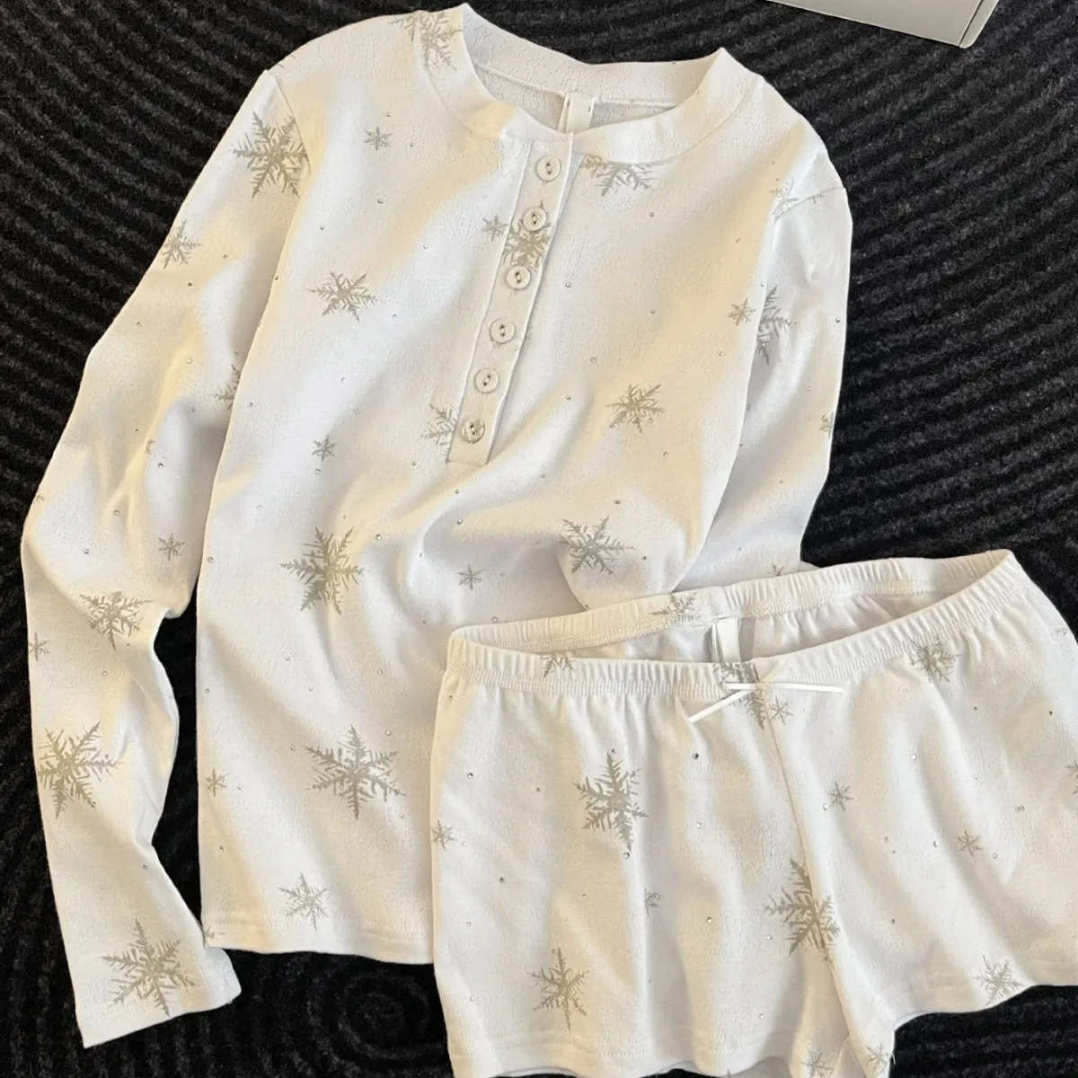 

Sweet and Feminine Long-Sleeved Pyjamas for Women: New Spring/Autumn Collection – Slim-Fit, Slimming Shorts Loungewear Set