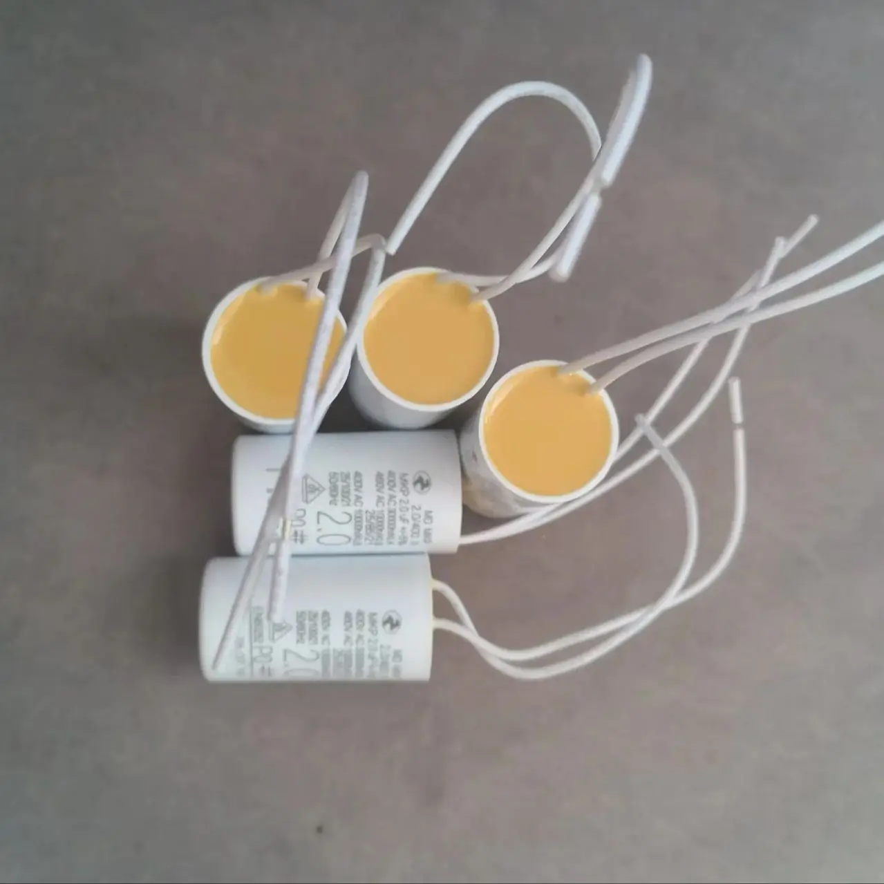 

5 шт. двигатель водяного насоса работает бесступенчатый конденсатор 2 мкФ 2,5 мкФ 3 мкФ 3,5 мкФ 400 В подвесной котел