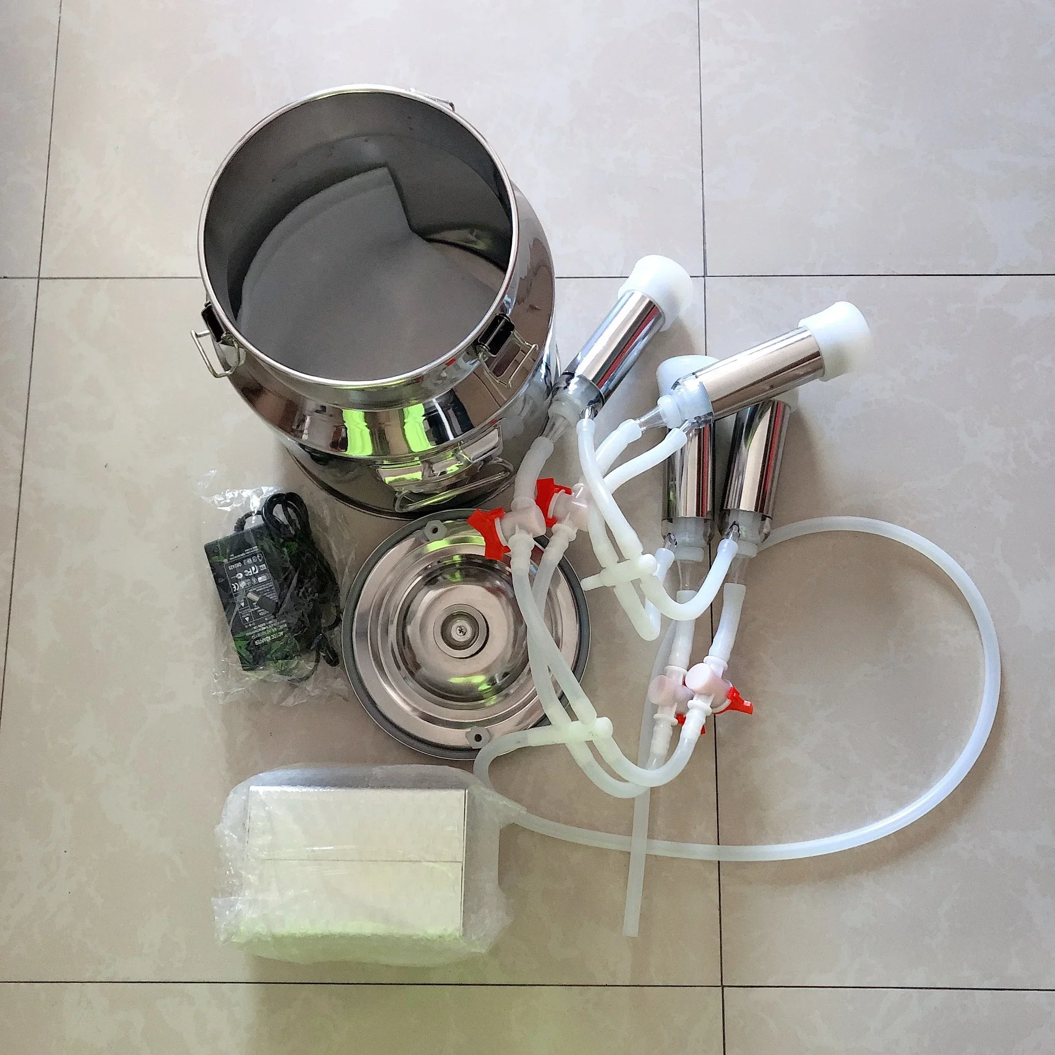 2025/حار بيع 14L دلو من الفولاذ المقاوم للصدأ آلة حلب البقر الصغيرة المحمولة مع بطارية قابلة للشحن ومحول #3