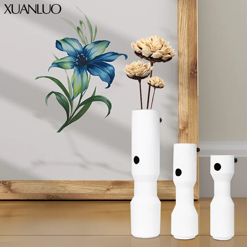Modern minimalist black and white resin dried flower vase display, dried flower resin floral arrangement holder