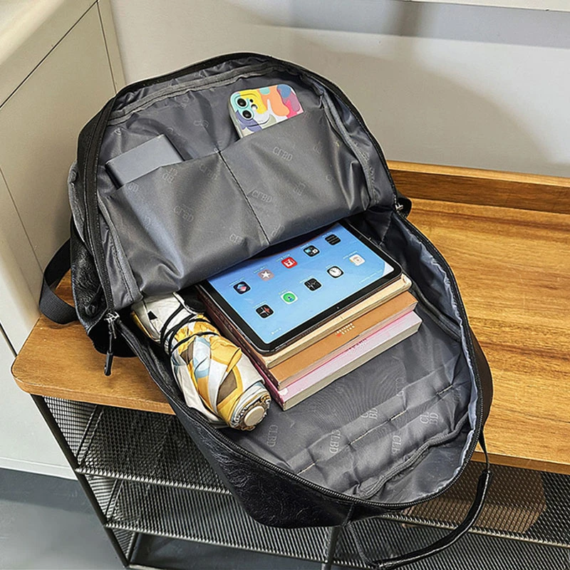 حقيبة ظهر خفيفة الوزن متعددة الجيوب - حزمة واسعة للمشي لمسافات طويلة في الهواء الطلق للرجال والنساء، مقاومة للماء