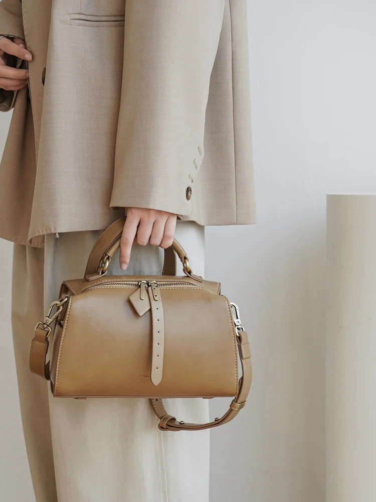 sac-boston-en-cuir-souple-pour-femme-sac-bandouliere-de-qualite-pour-le-quotidien-sac-a-l'epaule-elegant-sac-fourre-tout-tendance
