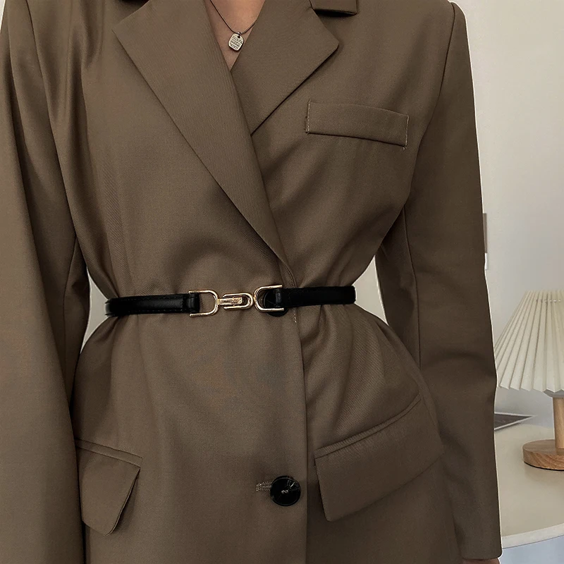 Hebilla de aleación de cuero PU flaco a la moda, diseño de marca personalizado, cinturón fino de piel sintética para vestido vaquero